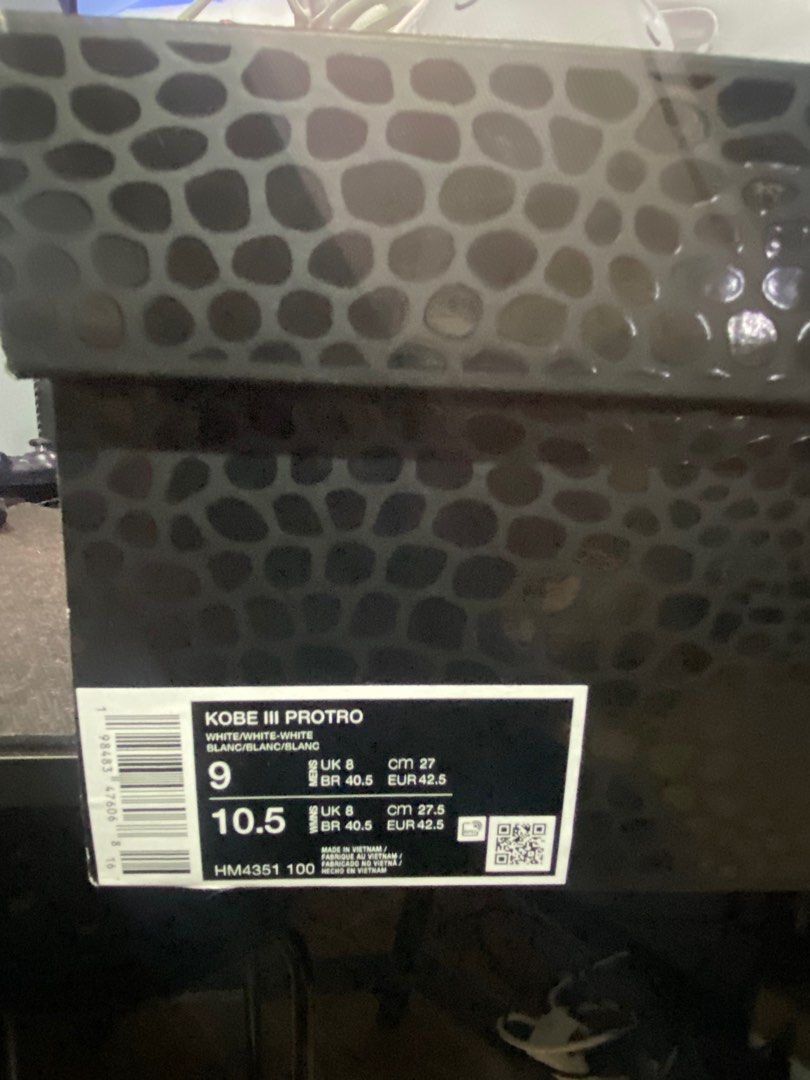 Kobe 3 Halo (Category: Sneakers) located in Pateros City. Submitted by funkytimer (Listing ID 1407279963, Image 3). Description: For Sale/For Trade Kobe 3 Halo Size 9 Used Once (good as new) With Receipt 5300 Only Taguig area.