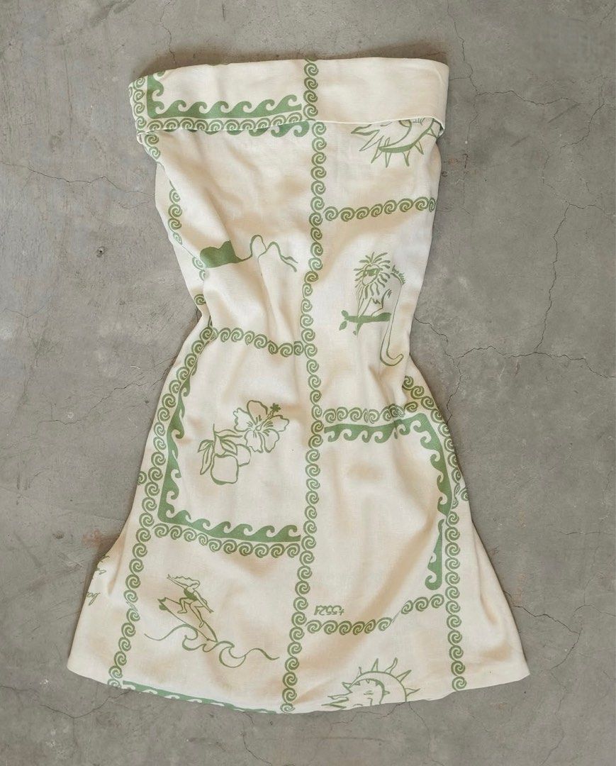 Linen mini tube dress (Category: Dresses) located in Quezon City. Submitted by decluttered_ (Listing ID 1407198370, Image 1). Description: used once fabric: linen freesize |bust: 32-36 length: 27 in with pockets smocked at the back super nice for beach outfit dm for more photos.