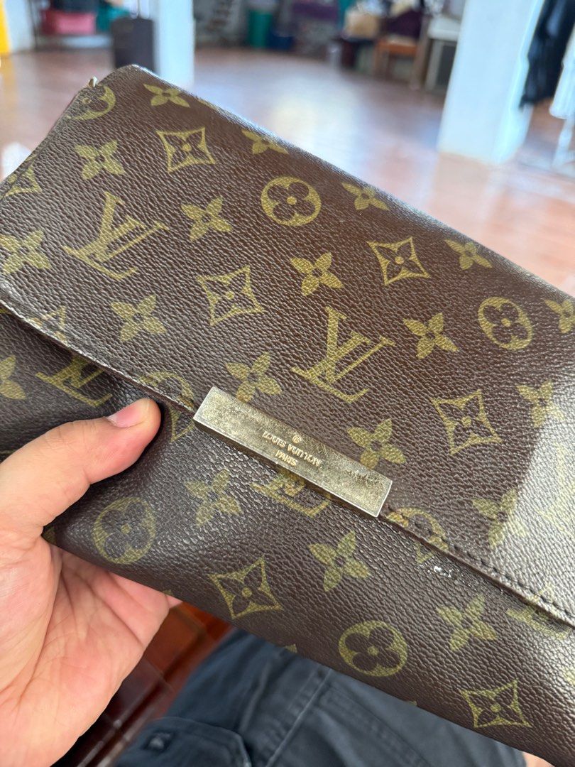 LV louis Vuitton Favorite (Category: Luxury Bags & Wallets) located in Alaminos. Submitted by dsabelg (Listing ID 1407213524, Image 3). Description: as new crispy pa.