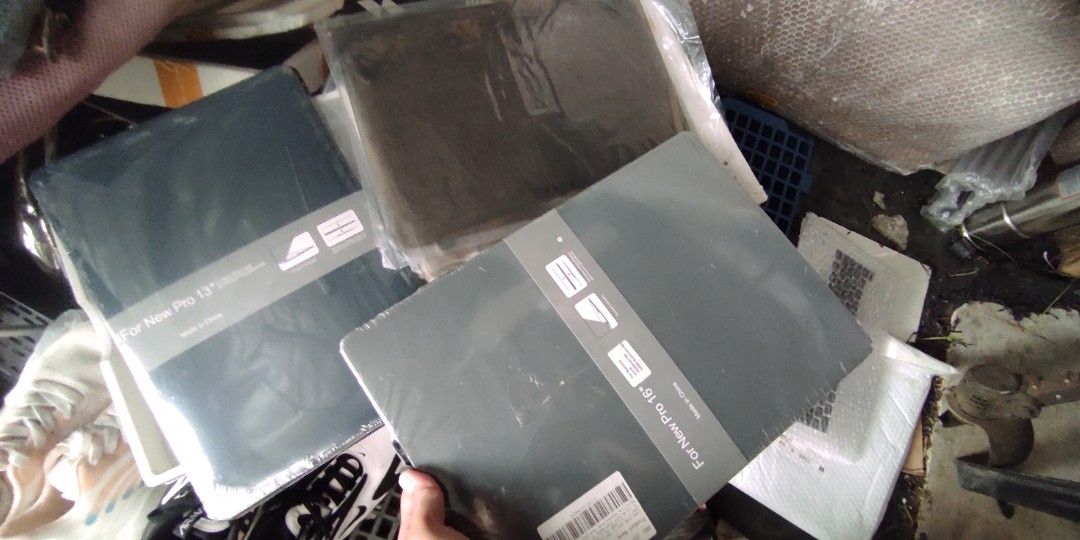 Macbook Air Case (Category: Laptops & Notebooks) located in Cavite. Submitted by cappfinds86177 (Listing ID 1407330715, Image 1). Description: 2pcs 13" 1pc 16" with smart devil screen protector not sure kung compatible.