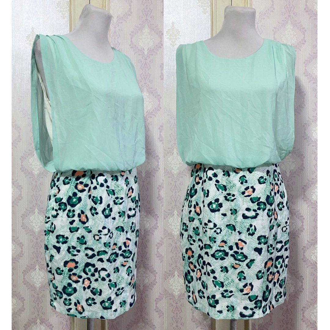 Mint Green Sleeveless Print Dress (Category: Dresses) located in Quezon City. Submitted by f_finds (Listing ID 1407218169, Image 2). Description: Mint Green Sleeveless Print Dress SIZE: L (but fits M-L) CONDITION: Excellent used, like new Laid Flat Measurements: Chest 18" Waist 14.5" Length 33.5" *side bodice zipper *inner lining.