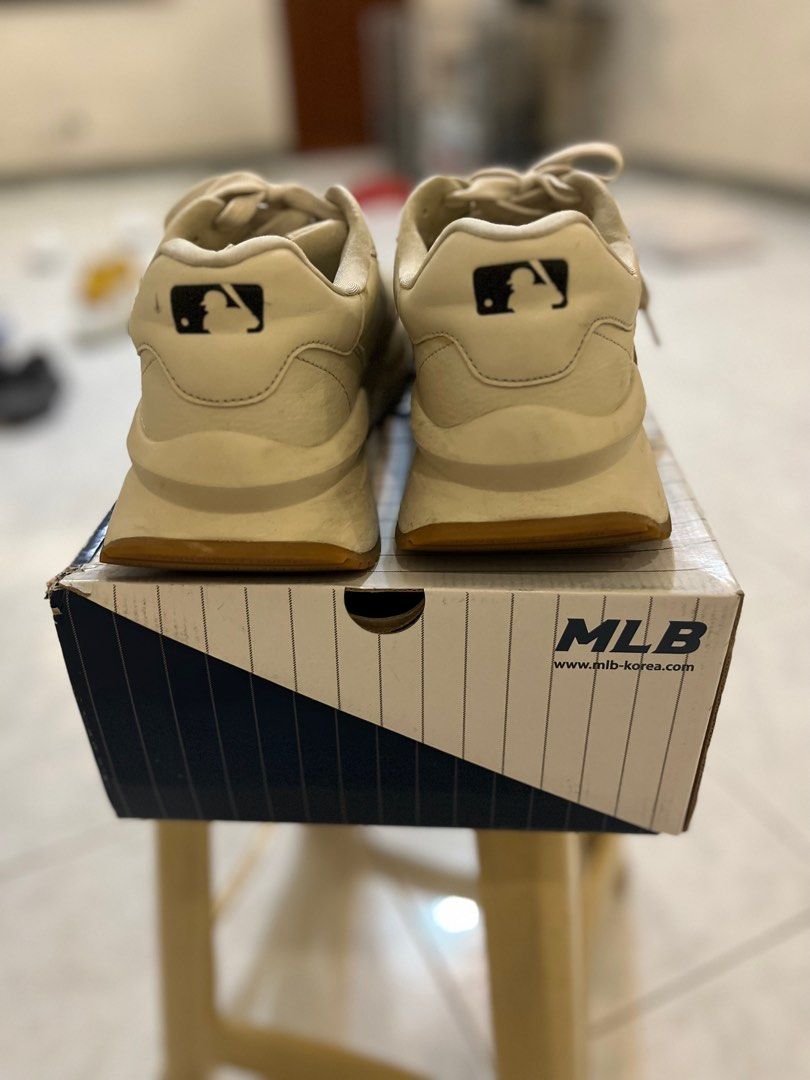 MLB Chunky Runner Basic Sneakers (Category: Sneakers) located in Manila. Submitted by jcmph (Listing ID 1407255376, Image 3). Description: - MLB Chunky Runner Basic sneakers - Color: Cream - Features the NY logo - Size: US M11, UK 10, EUR 45, 290(2.5) mm - Comes with original box.