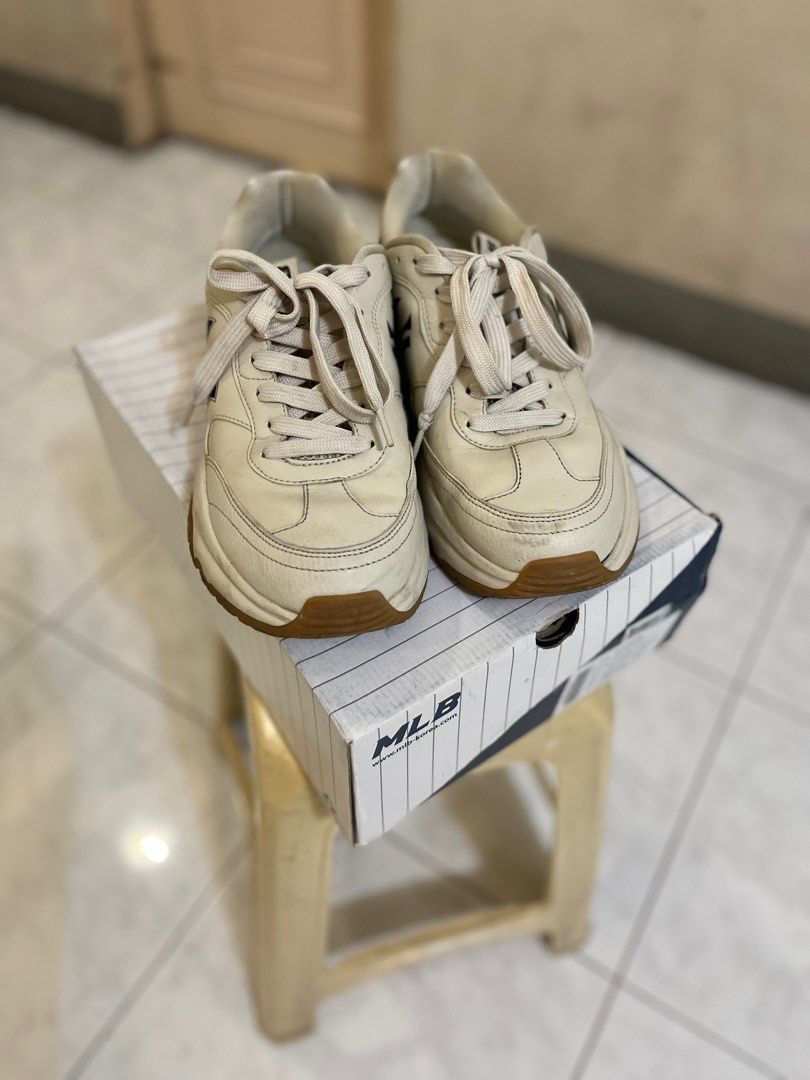 MLB Chunky Runner Basic Sneakers (Category: Sneakers) located in Manila. Submitted by jcmph (Listing ID 1407255376, Image 1). Description: - MLB Chunky Runner Basic sneakers - Color: Cream - Features the NY logo - Size: US M11, UK 10, EUR 45, 290(2.5) mm - Comes with original box.