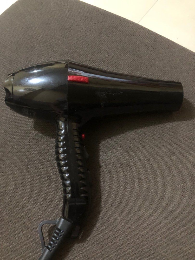 Mozer Professional Hair Dryer (Category: Hair) located in Pasig City. Submitted by boundless93 (Listing ID 1407342838, Image 2). Description: Preowned Mozer professional hair dryer Hot and cold settings Seldom used.