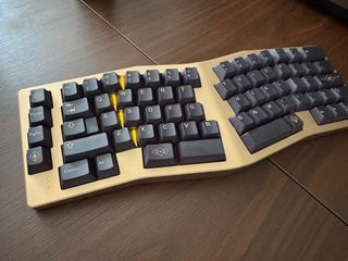 （分類：）位於 。 由 geekzone.digital 提交（商品編號 1407218839，圖片 1）。簡介： 。