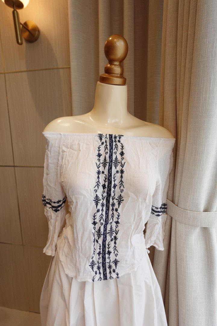 Offshoulder Boho Top (Category: Blouses) located in Cabanatuan. Submitted by riveraaly (Listing ID 1407253668, Image 2). Description: Bought in Taiwan Night Market Offshoulder For boho look.