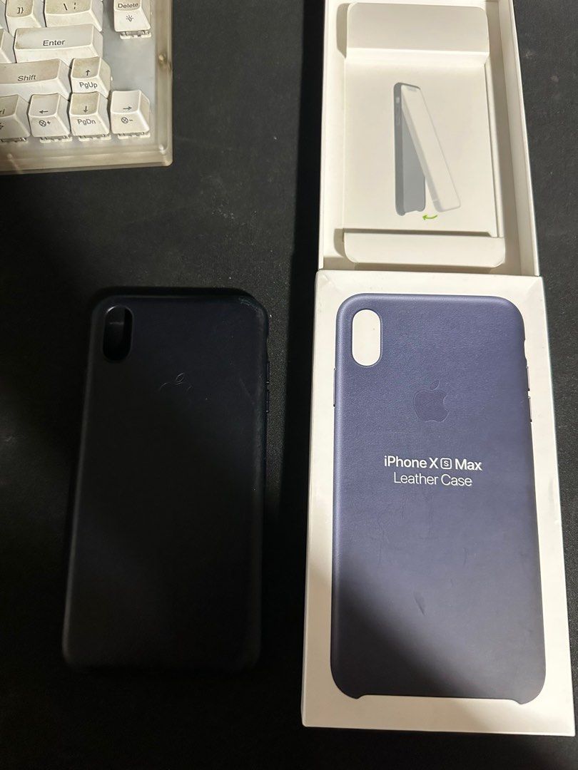Original Apple Iphone XS Max Leather Case (Category: Cases & Sleeves) located in Manila. Submitted by rafasellreyes (Listing ID 1407215548, Image 3). Description: Barely Used Original Apple Iphone XS Max Leather Case - Includes everything that came with the box - Used twice - RFS: not being used - shipping fee is shouldered by buyer - meet-up in Christ the King.
