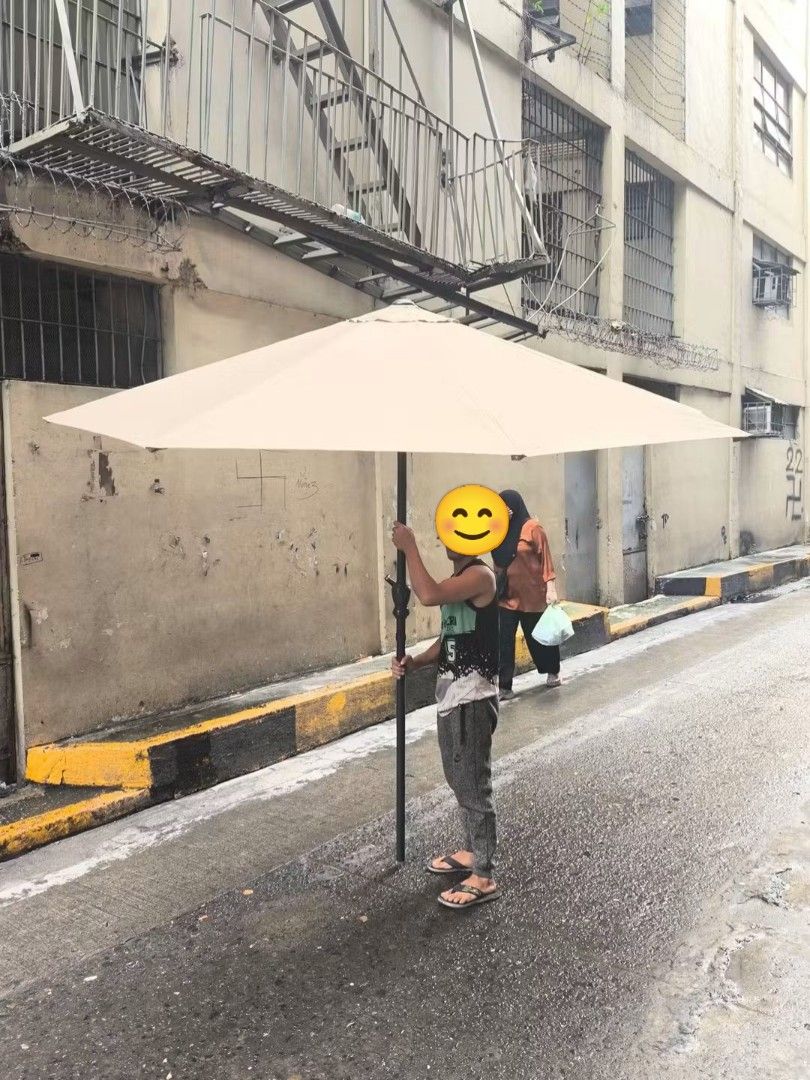 Patio Umbrella (Category: Umbrellas) located in Manila. Submitted by lyfrancois14 (Listing ID 1407284161, Image 2). Description: .