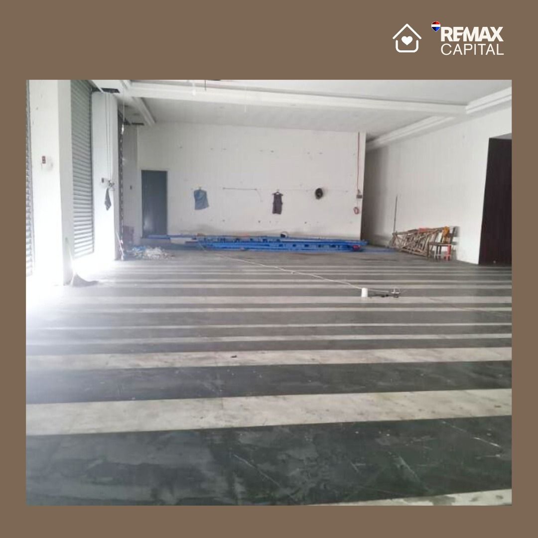 Roxas Boulevard Commercial Lot for Lease! (Category: Commercial) located in Quezon City. Submitted by daphne.yu_favoritebroker (Listing ID 1384061492, Image 3). Description: Roxas Boulevard Commercial Lot for Lease! - Ideal for restaurant or Showroom Lot area: 1,256 square meters Floor area: 1,195 square meters (main front structure) 2nd and 3rd smaller structure: 117 square meters Frontage: 24.6 meters 8 Parking slots Lease Rate: Php350k/month p