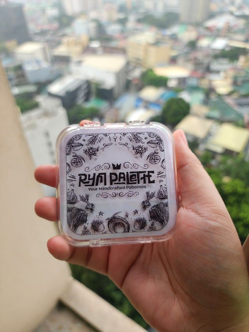 RYM PALETTE PRESS-ON NAILS (Green & Orange) (Category: Hands & Nails) located in Mandaluyong City. Submitted by ddalgi__ (Listing ID 1407268784, Image 2). Description: RYM PALETTE - Green and Orange colors Bought at Paskomiket Used only twice for an event.