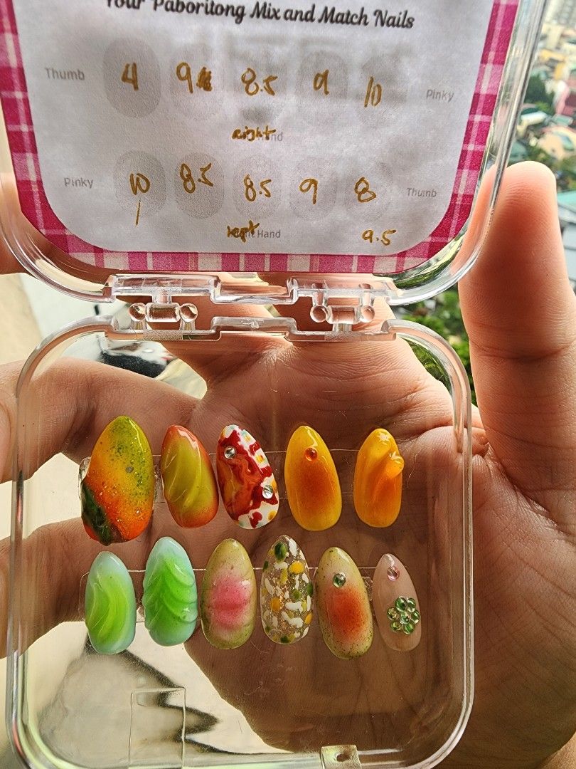 RYM PALETTE PRESS-ON NAILS (Green & Orange) (Category: Hands & Nails) located in Mandaluyong City. Submitted by ddalgi__ (Listing ID 1407268784, Image 1). Description: RYM PALETTE - Green and Orange colors Bought at Paskomiket Used only twice for an event.