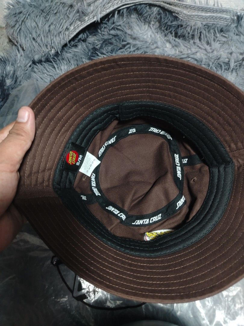 Santa Cruz Bucket Hat S/M (Category: Hats & Beanies) located in Rizal. Submitted by gmpastoffi75031 (Listing ID 1407325583, Image 3). Description: - Authentic Santa Cruz bucket hat - Color: Brown - Size: S/M - Material: 100% cotton - Features Santa Cruz logo - Includes original tags - Care: Hand wash only.
