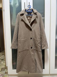 (Category: ) located in . Submitted by circleofwardrobe (Listing ID 1407282159, Image 1). Description: .