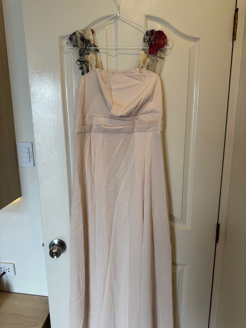 Shein Floral Maxi Dress (Category: Dresses) located in Cavite. Submitted by cielinesid (Listing ID 1407311721, Image 2). Description: - Shein Floral Maxi Dress - Size: Large to XL - Condition: Never Worn - Features: Floral strap details, flowy maxi design - Ideal for special occasions.