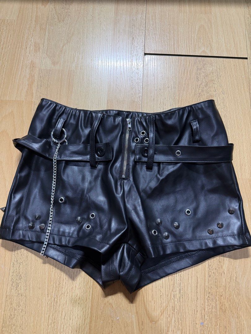 Shein SET (Category: Sleeveless) located in Pasig City. Submitted by m_decluttering (Listing ID 1407318305, Image 3). Description: USED ONLY ONCE !!!! If Individual : Top : 250 Bottom : 350.
