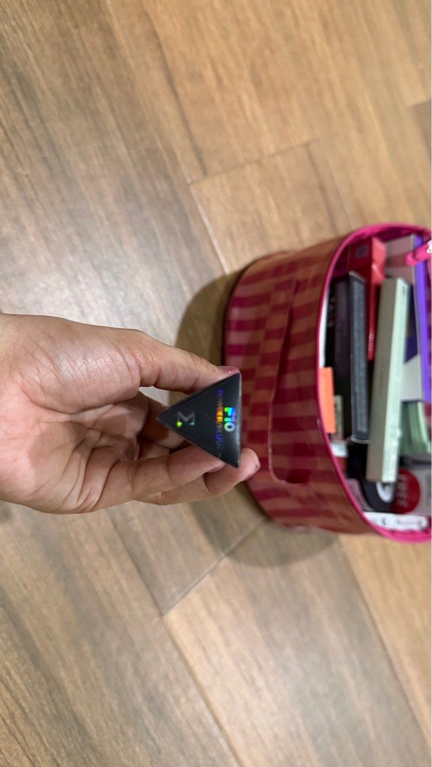 Sigma F10 Powder/Blush Brush (Category: Makeup) located in Paranaque City. Submitted by lovedstuffby_ang (Listing ID 1407319407, Image 2). Description: - Sigma F10 Powder/Blush Brush - Brand new, unopened - Original packaging included - Sleek black handle with Sigma logo - Silver ferrule - Black brush head - Comes with a 2-year warranty.
