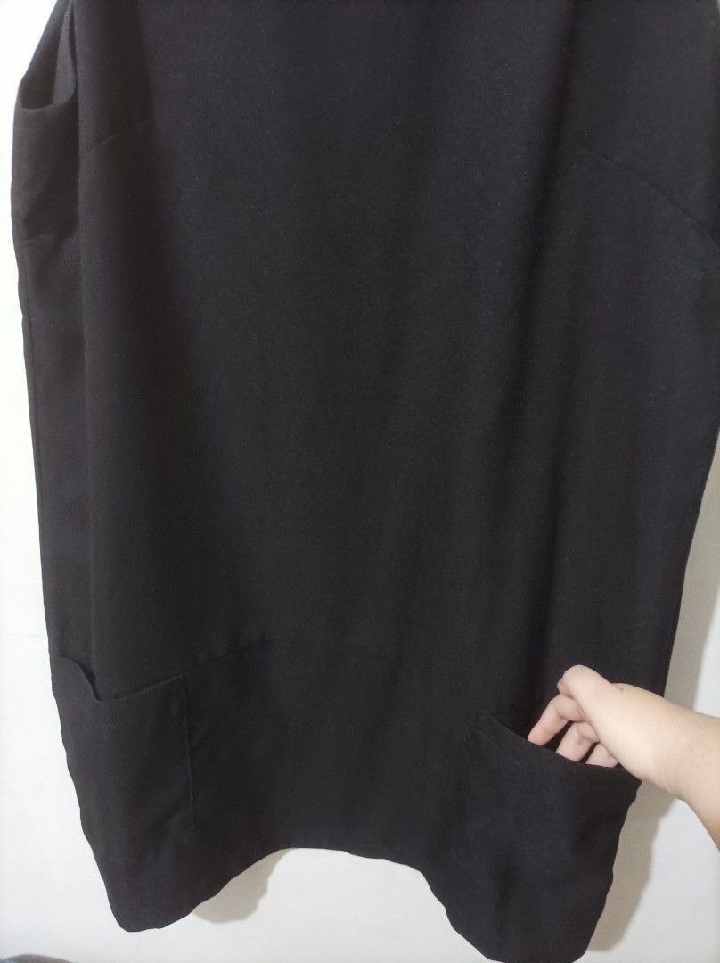 Sleeveless Mini Black Dress w/ pockets (Category: Dresses) located in Quezon City. Submitted by 90sradar (Listing ID 1407270083, Image 2). Description: two front pockets.