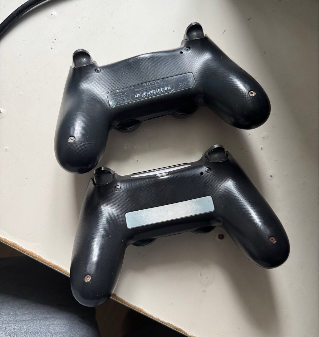 Sony PlayStation 4 DualShock 4 v2 Controllers (Category: Controllers) located in Pasig City. Submitted by robbiseraphin (Listing ID 1407286764, Image 2). Description: Selling: v2 original PS4 DualShock 4 controller - 900 php (pasig located) —————- PM sa FB or text me sa 09150578164 if may tanong kayo!.