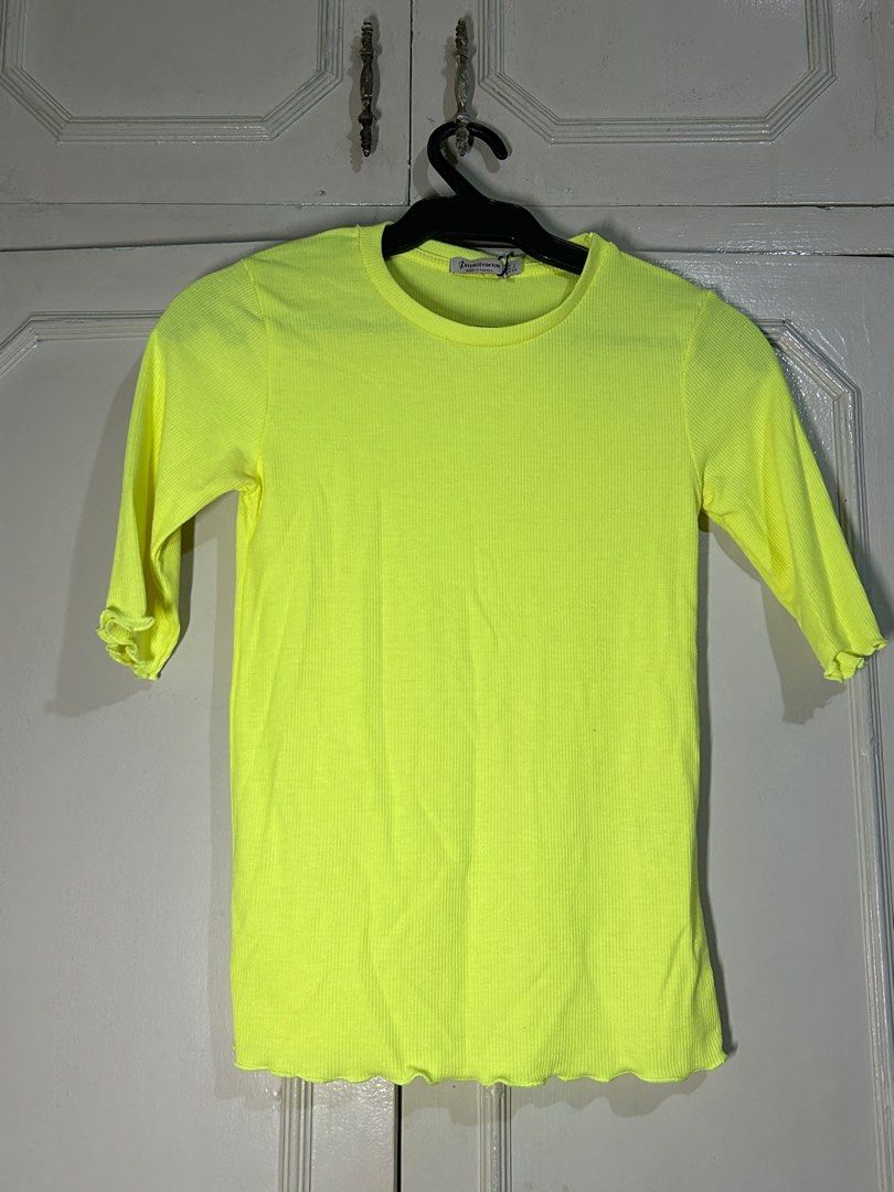 Stradivarius Neon Green Ribbed Top - Size S (Category: Sleeveless) located in Manila. Submitted by beabcn (Listing ID 1407217130, Image 1). Description: - Stradivarius top - Neon green color - Size: Small (S) - Ribbed texture - Three-quarter sleeves - Round neckline - Slightly wavy hemline - Made in Turkey.