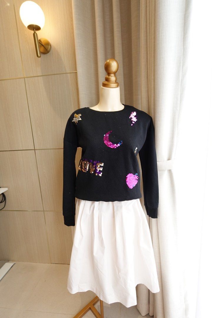 Terranova sequin sweater (Category: Coats, Jackets and Outerwear) located in Cabanatuan. Submitted by riveraaly (Listing ID 1407251453, Image 1). Description: Terranova Given as gift Worn once or twice Too small for me.