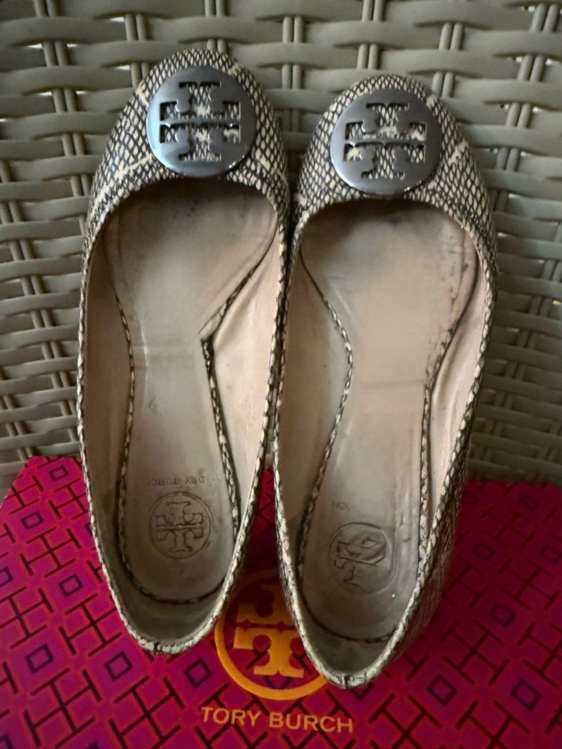 Tory Burch flats (Category: Flats & Sandals) located in Mandaluyong City. Submitted by leestingco (Listing ID 1407271733, Image 1). Description: Tory burch espadrilles and snake flats well loved by me. Two of my fave shes but not using it anymore since i barely go out. Bundle at 3,500 😱🤯😮😯😨.