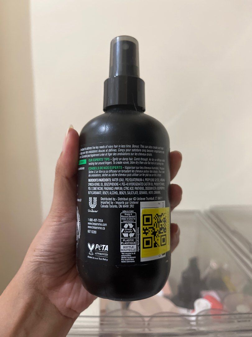 TRESemmé One Step Wave 8 US fl oz (Category: Hair) located in Taguig. Submitted by cuestaseallane (Listing ID 1407352373, Image 2). Description: - TRESemmé One Step Wave styling spray - 5-in-1 product for wavy hair - Defines and enhances waves - 8 US fl oz (236 mL) bottle - Usage instructions and ingredients on the back bought it on watsons. i had two pa so selling this one. good for heat protection. pang last din ng curl.