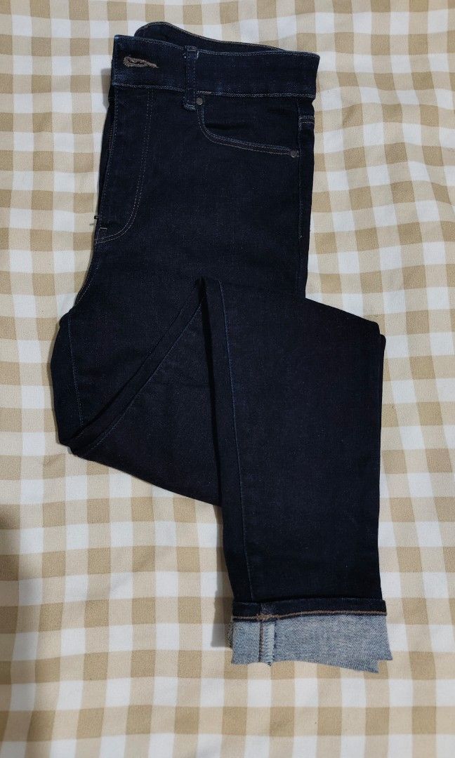 Uniqlo dark denim jeans (Category: Jeans) located in Manila. Submitted by lavishco (Listing ID 1407343142, Image 1). Description: almost new.no flaws. nice fit size 26-27 skinny. bought from store.