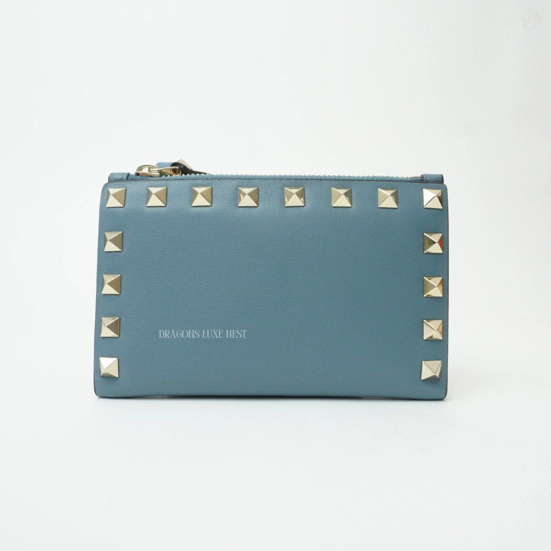 Valentino Rockstud Card Holder With Zipper (Category: Luxury Bags & Wallets) located in Taguig. Submitted by dluxenest (Listing ID 1407270874, Image 2). Description: Inclusion: box, dust bag You may follow us on IG : dluxenest FB : Dragons Luxe Nest.