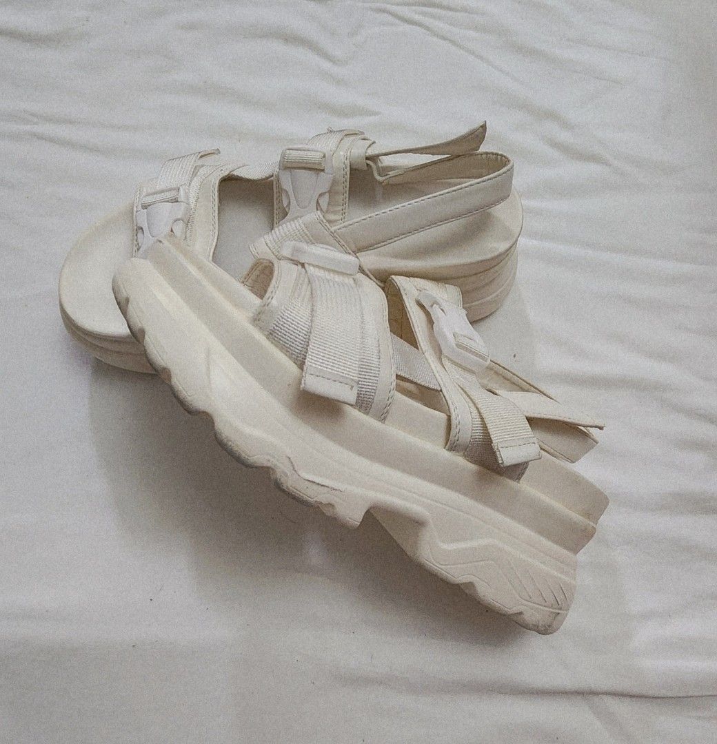 White chunky platform sandals with buckle fastenings (Category: Flats & Sandals) located in Caloocan City. Submitted by celonessentials (Listing ID 1407246069, Image 2). Description: no brand i think i bought this at H&M, not sure, sorry no stains.