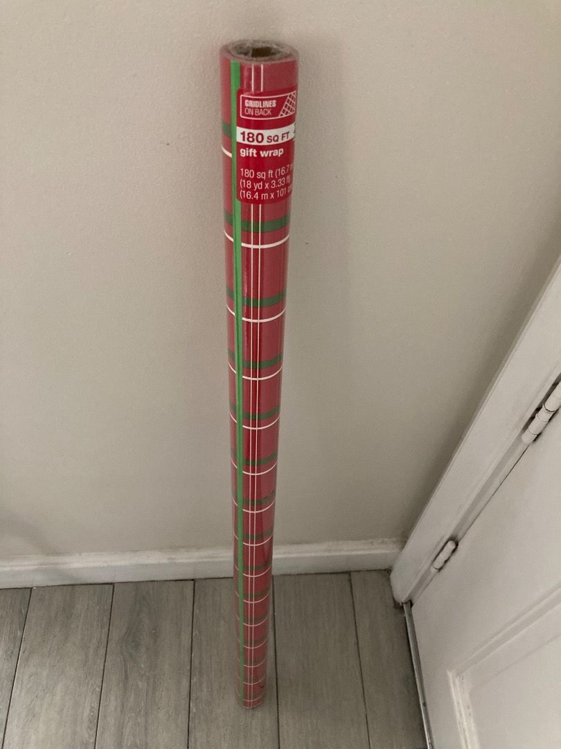 180 sq ft Gift Wrapper (Category: Craft Supplies & Tools) located in Quezon City. Submitted by summer2yu2 (Listing ID 1408923267, Image 2). Description: New gift wrap roll with gridlines on the back. It is 180 sq ft (16.7 m) or 18 yd x 3.33 ft (16.4 m x 101 cm). The gift wrap features a red and green plaid design..