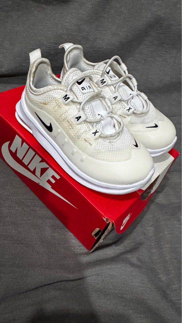 Airmax Axis 7C (Category: Babies & Kids Fashion) located in Marikina City. Submitted by gisellexx (Listing ID 1409014098, Image 3). Description: Nike airmax axis.