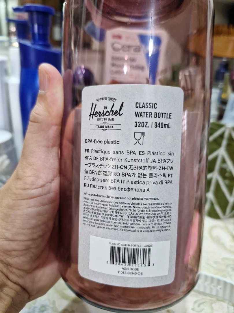 Authentic Herschel water tumbler botlle (Category: Water Bottles & Tumblers) located in Muntinlupa City. Submitted by kmrod (Listing ID 1408890725, Image 2). Description: authentic from Canada all details in photos .