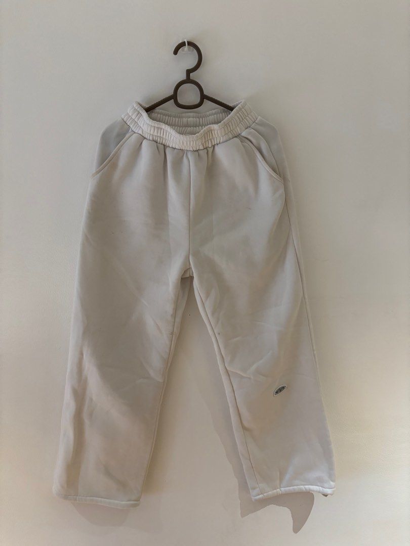 Baggy white-colored Sweatpants (Category: Joggers) located in Manila. Submitted by kokogems (Listing ID 1408969259, Image 1). Description: - Cream-colored sweatpants - Elastic waistband - Features pockets - Small design on lower leg - Made of soft, comfortable material - Ideal for casual wear and lounging length - 42 inches waist - 26 inches .