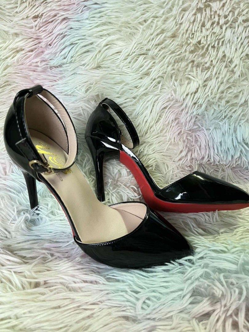 Black Patent Leather Heels Size 36 (Category: Heels) located in Pasay City. Submitted by trioglam (Listing ID 1409067315, Image 2). Description: - Black patent leather heels - Pointed toe design - Delicate ankle strap - 4-inch heel height - Size 36 (23cm length) - Perfect for special occasions.