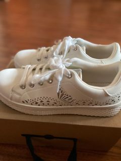 (Category: ) located in . Submitted by prettyandpaired (Listing ID 1408980565, Image 1). Description: .