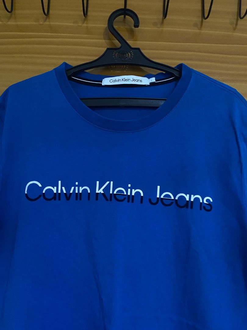 Calvin Klein Jeans Blue T-shirt (Category: Shirts) located in San Fernando. Submitted by love.declutter2 (Listing ID 1408964518, Image 2). Description: - Calvin Klein Jeans T-shirt - Orig - no flaws.