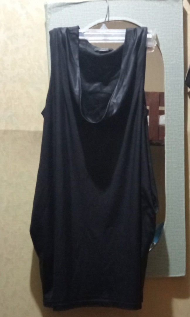 Chapel' Black Sleeveless Dress - Medium (Category: Dresses) located in Manila. Submitted by foreva030930091 (Listing ID 1409021547, Image 3). Description: - Chapel' black sleeveless dress - Features a cowl neck - Size: Medium - Classic black color - Versatile for various occasions.