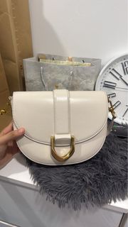 (Category: ) located in . Submitted by wardrobe.z (Listing ID 1409065495, Image 1). Description: .