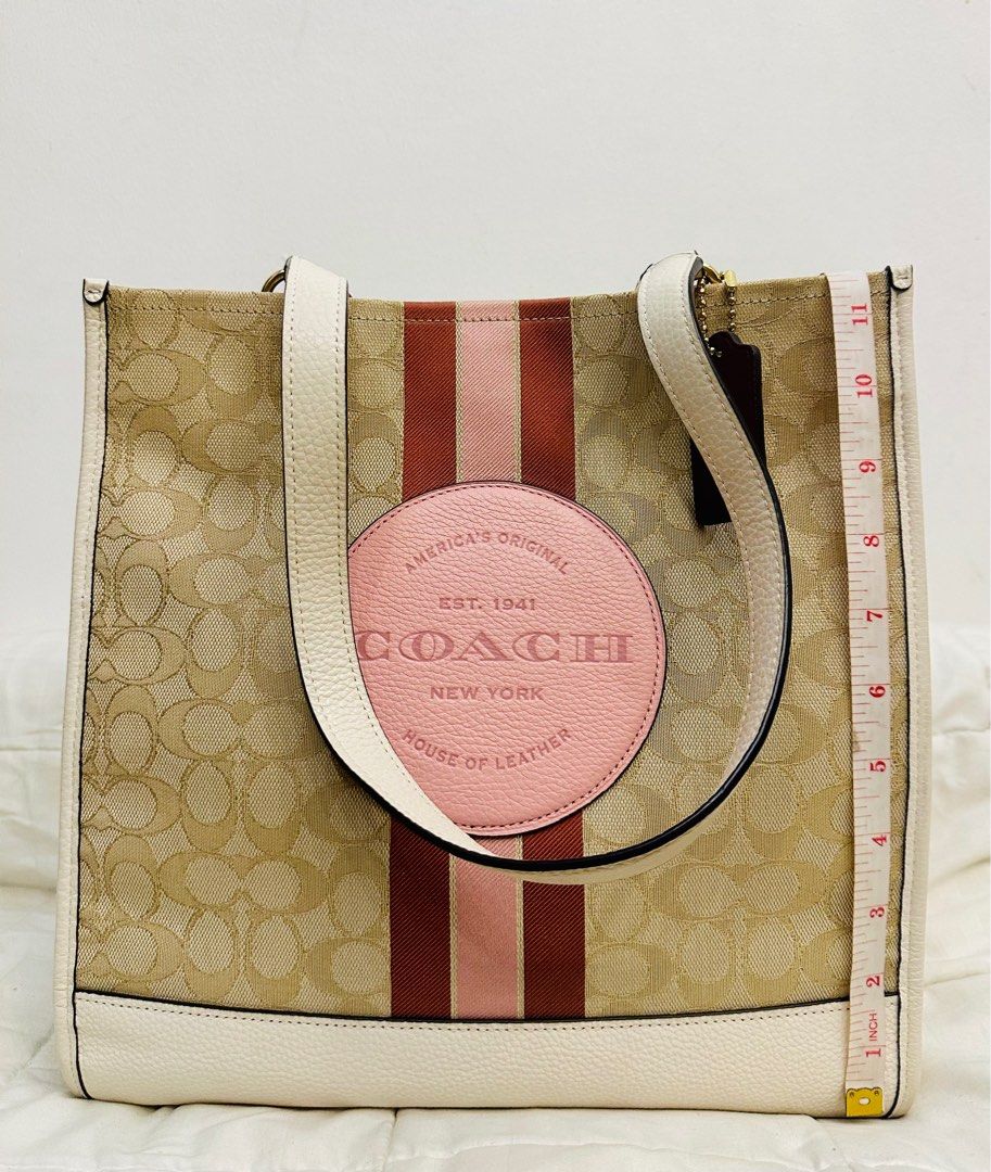 Coach tote bag (Category: Tote Bags) located in Pasig City. Submitted by redmann (Listing ID 1409012992, Image 1). Description: Authentic coach tote bag Pasig.