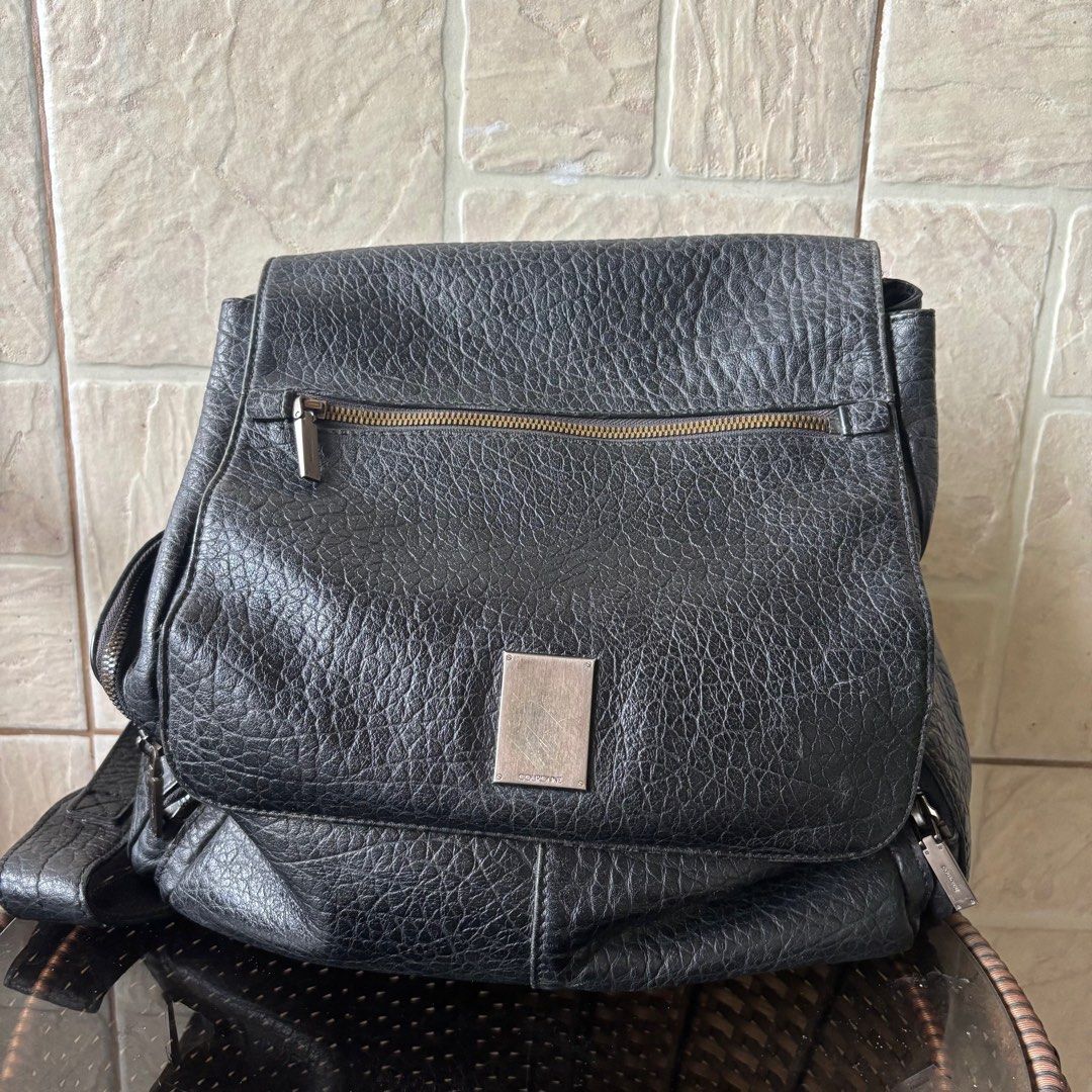 Cuoronne leather backpack (Category: Backpacks) located in Pagsanjan. Submitted by jijithecat (Listing ID 1409023367, Image 1). Description: PLEASE MANAGE YOUR EXPECTATIONS THIS IS USED / PRELOVED !! Many compartment Malinis loob at labas 9/10 hardware With authenticity card Good condition.