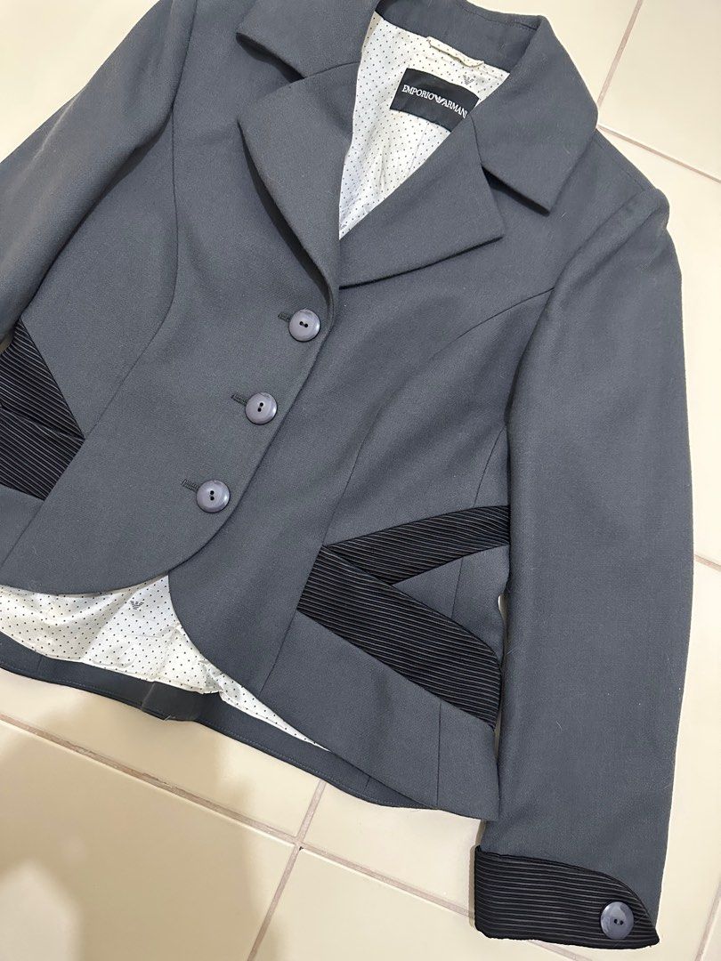 Emporio Armani Crop Blazer Coat (Category: Coats, Jackets and Outerwear) located in Cavite. Submitted by jdfselectify (Listing ID 1409013074, Image 2). Description: Excellent condition Fits XS to Medium women 18W x 21-22L.