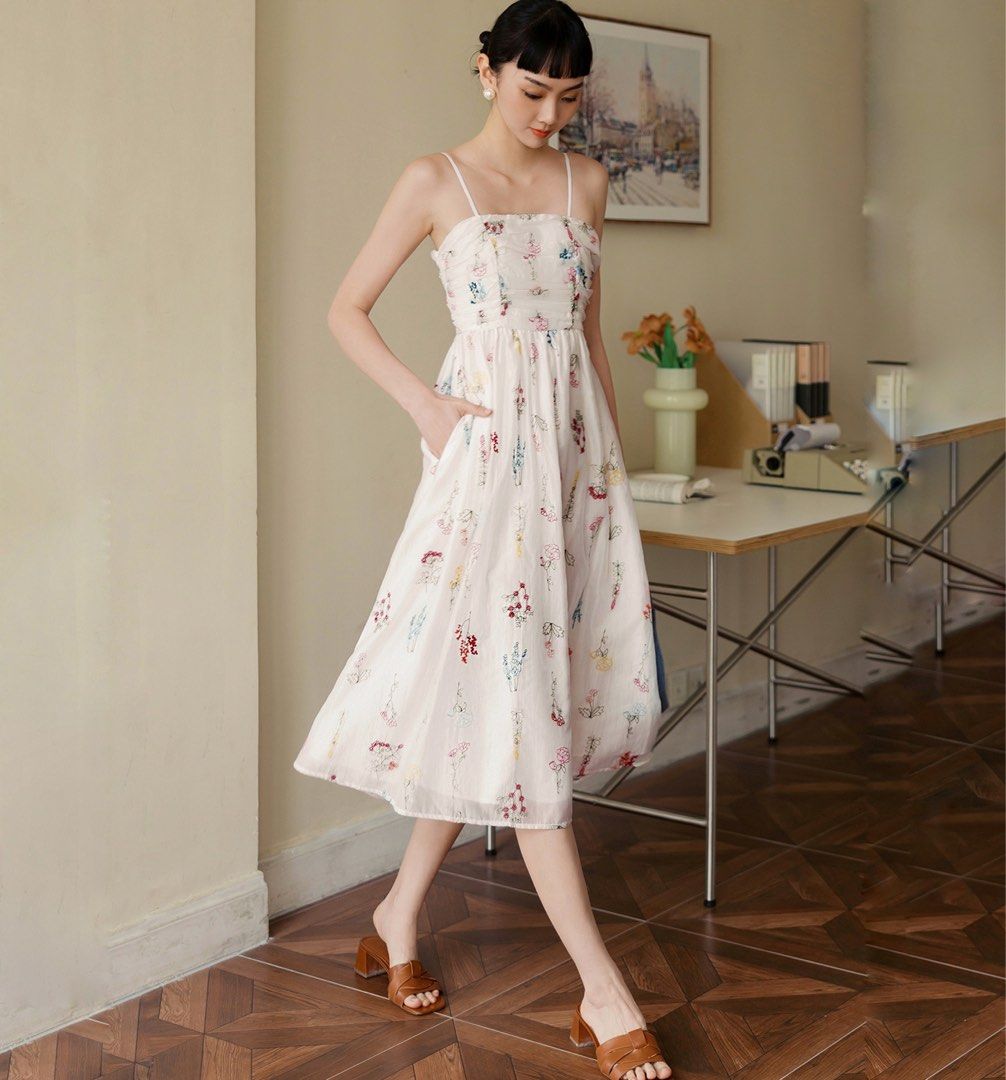 Fashmob Arielle Embroidery Tencel Midi Dress (Category: Dresses) located in Singapore. Submitted by geteuphoric (Listing ID 1408981933, Image 1). Description: Worn once lightly. SRP $63.90 size S Super gorgeous piece!!! Normal mail included (free) and preferred Top up for tracked mail .