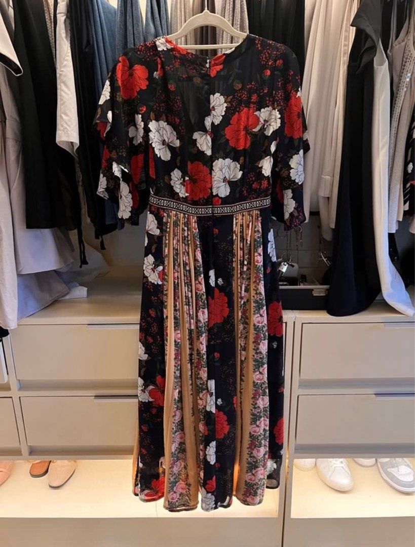 Floral Print Maxi Dress (Category: Dresses) located in Cebu City. Submitted by CindyLu (Listing ID 1408905104, Image 3). Description: - Floral maxi dress - V-neckline with intricate detailing - Perfect for special occasions and everyday style - Worn once.