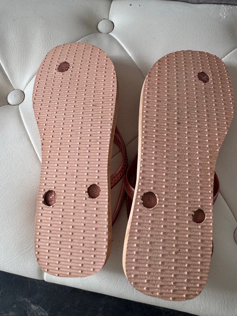 Havaianas Rose Gold sandals (Category: Slippers and slides) located in Tagaytay City. Submitted by decluterring01mum (Listing ID 1408929165, Image 3). Description: - Rose gold Havaianas flip-flops - Textured straps - Comfortable for everyday wear - Perfect for casual outings or the beach 24-25cm Worn only at the beach for few days! .