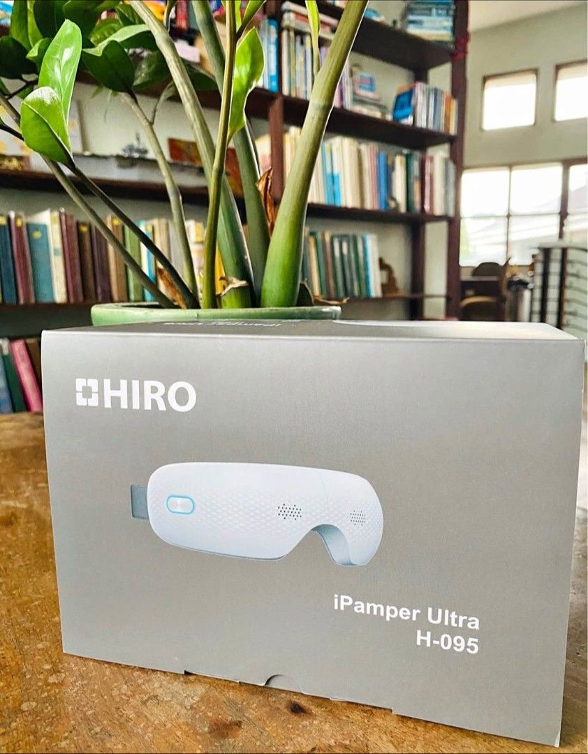 Hiro iPamper Ultra H-095 Eye Massager (Category: Massage Devices) located in Quezon City. Submitted by alexora (Listing ID 1409005635, Image 2). Description: - iPamper Ultra H-095 Eye Massager - Features: Air pressure, heating, and Bluetooth music - Design: Foldable and made with high-end protein leather - Power: 5V-1A (USB), 5W power consumption - Timer: 15-minute auto shut-off - Dimensions: 211x148x94mm - Weight: 302g.