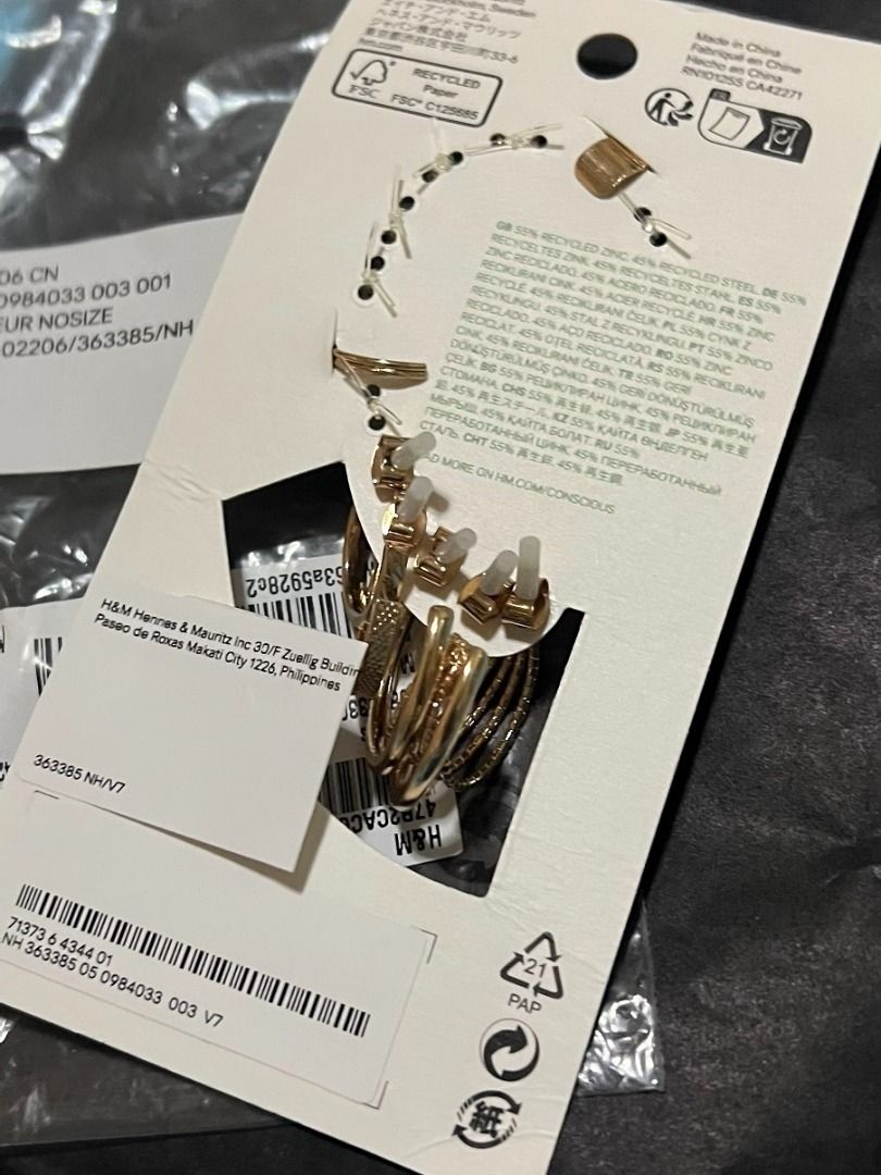 H&M Earrings and Ear Cuffs Set (13 pcs) (Category: Earrings) located in San Pedro. Submitted by cherelune (Listing ID 1408969606, Image 2). Description: BNEW Earrings and ear cuffs in metal. Six hoop earrings. Seven ear cuffs. .