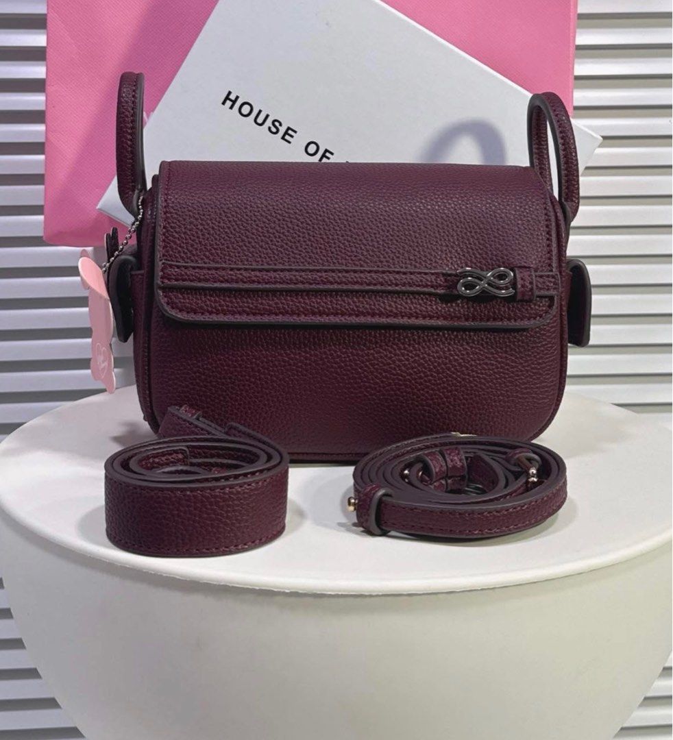 HOLB (Category: Luxury Bags & Wallets) located in Manila. Submitted by mabssy-2000 (Listing ID 1408904137, Image 3). Description: FRESH FROM CARGO ‼️‼️ Buenamano sale! From 4800 now 1600 each only Treasure 20 Outlet stock 🇹🇭 Perfect gift 🎁 With box & echobag.
