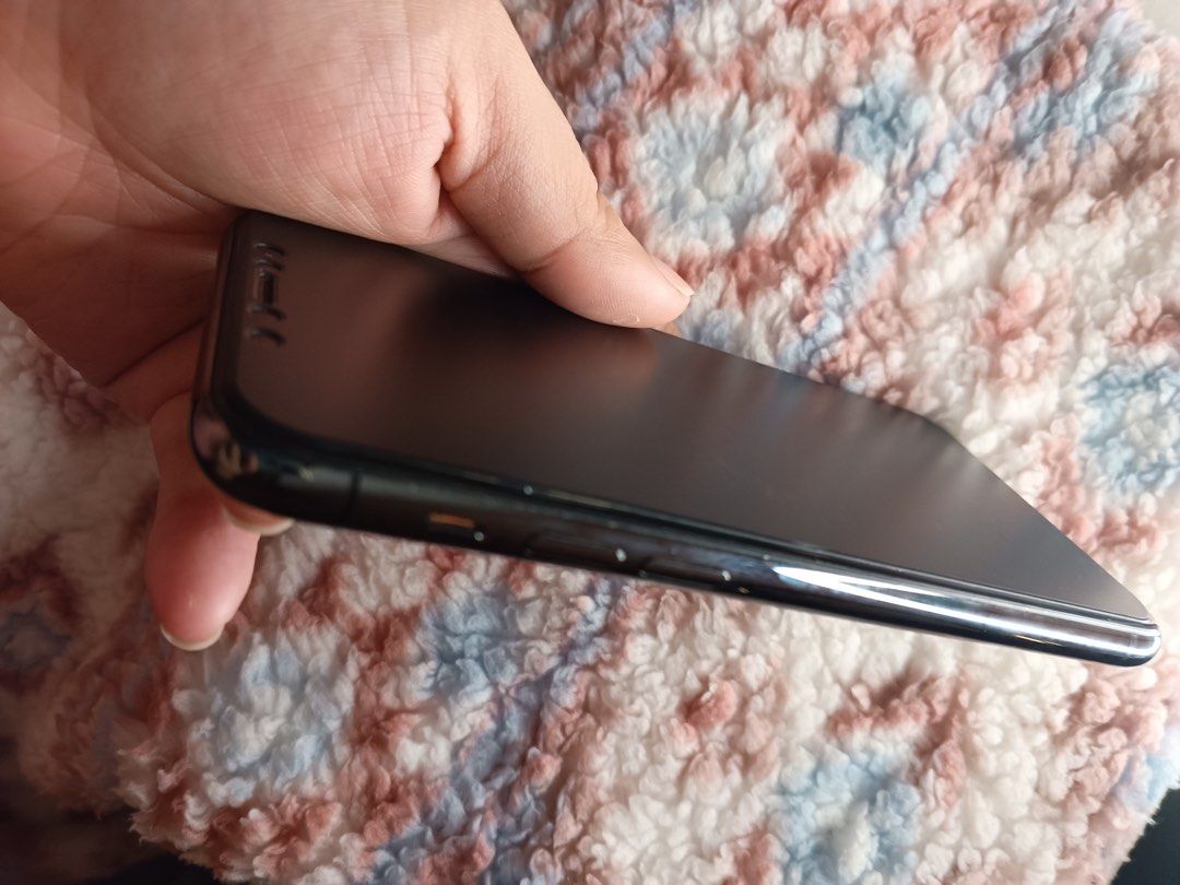 iPhone 11 Pro 256 GB | No Issue (Category: iPhone 11 Series) located in Bulacan. Submitted by rhennnny (Listing ID 1408892320, Image 3). Description: - iPhone 11 Pro, 256GB - Space Grey color - No scratches or dents - No hidden issues - Lady-owned - Sleek and modern design - Ready for users .