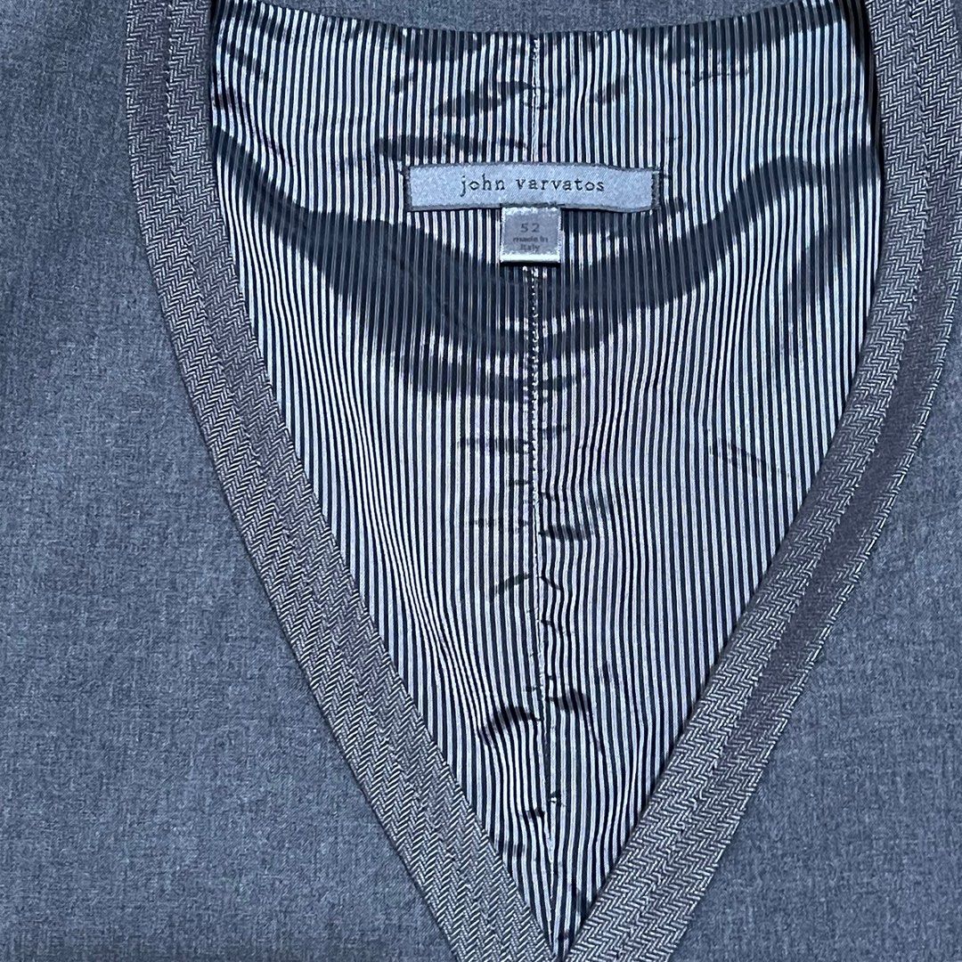 John Varvatos Men’s Button up Vest (Large) (Category: Vests) located in Pasig City. Submitted by _rosasass_ (Listing ID 1408950434, Image 3). Description: Authntic John Varvatos size Large width 21.5 Length 26 Good as new open for meet up or shipping transaction.