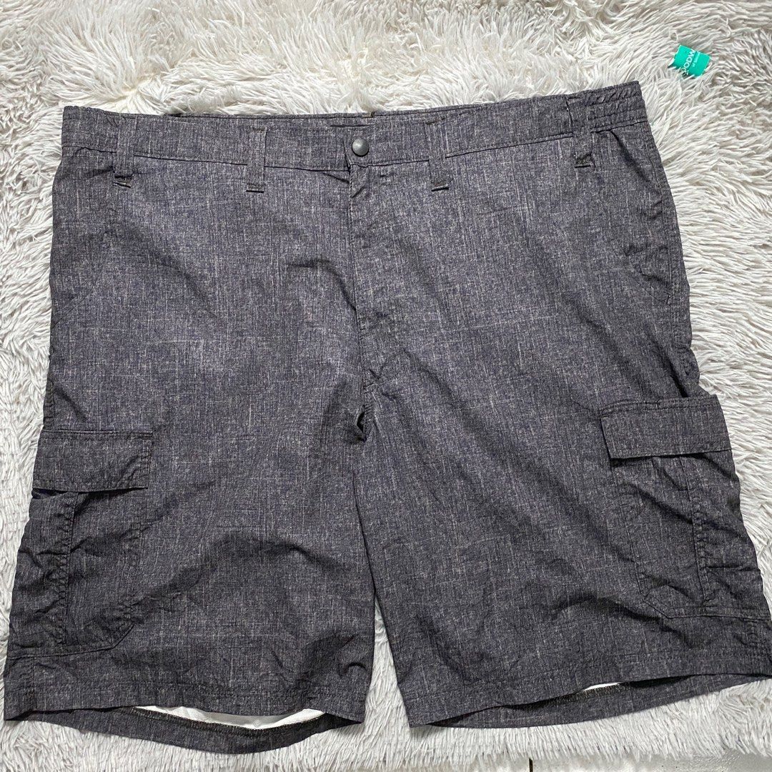 Lee Cargo Shorts (Category: Shorts) located in Calamba. Submitted by rummaged.ph (Listing ID 1408974119, Image 1). Description: MO57 Product Description Waist: 44” Length: 22.5” Leg opening: 14.5” Issue: NONE — 44” on tag Take Note! 📌 COLOR MAY VARY DUE TO LIGHTING. 📌 Want more detailed photos? DM us. 📌 Please manage your expectations as these items are thrifted DM us if you have any questions.
